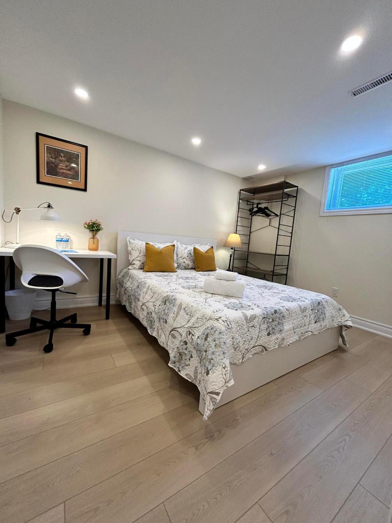 טורונטו Brand New Lower Home With Exclusive Bathroom מראה חיצוני תמונה