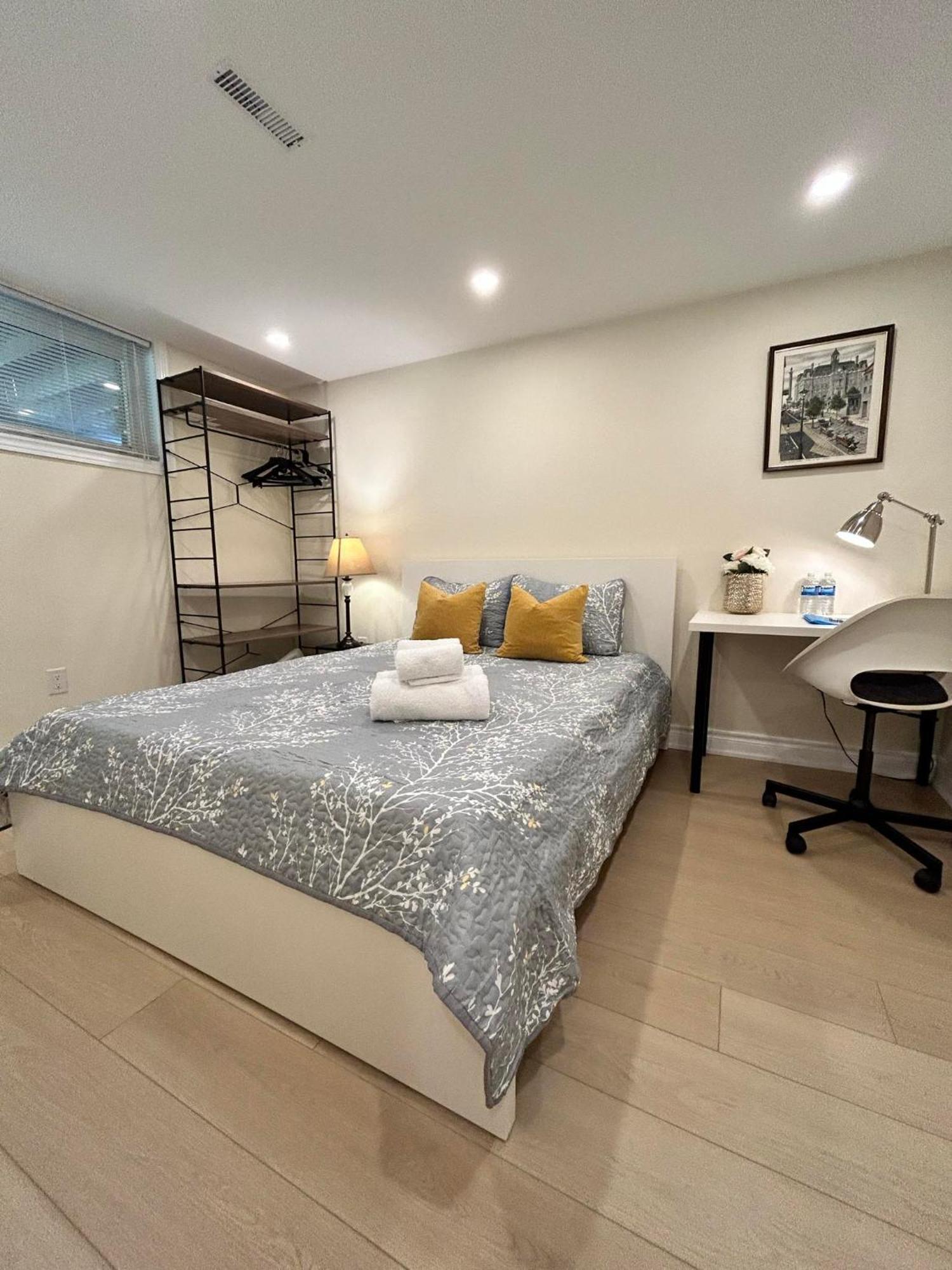 טורונטו Brand New Lower Home With Exclusive Bathroom מראה חיצוני תמונה