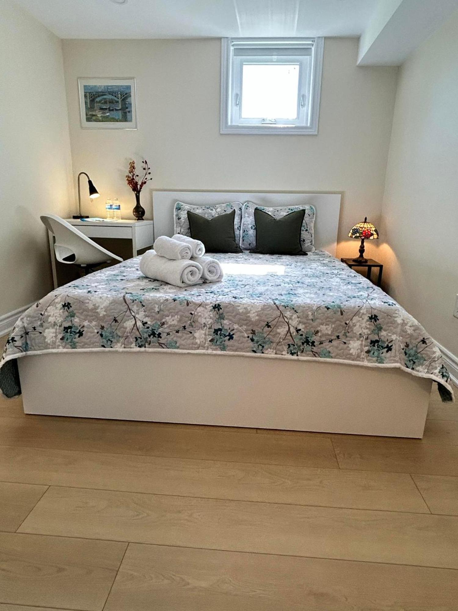 טורונטו Brand New Lower Home With Exclusive Bathroom מראה חיצוני תמונה